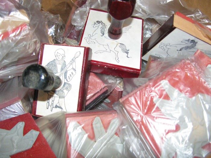 LOTS OF NEW RUBBER STAMPS , MANY MANY NEVER USED