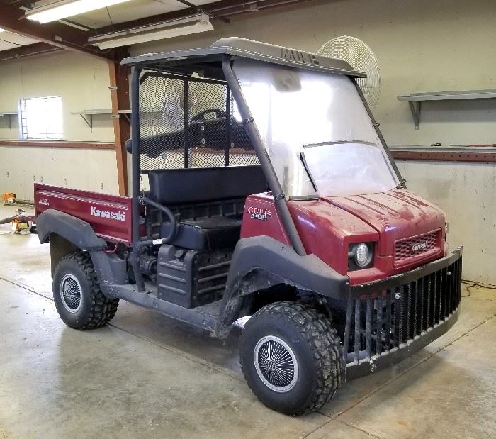 Kawasaki 4WD Mule 4010 With Power Steering 1300# Capacity, Fuel Injected, 1690 Miles, 377.5 Hours With Seat Belts, Gun Case And Tilt Bed