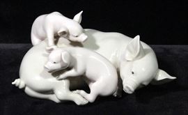 Lladro Porcelain "Playful Piglets" Figurine #5228, Retired, 7"L