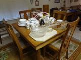oak dining table w/leaf & 6 chairs