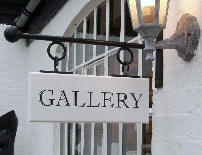 Entering the Gallery.....