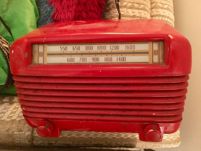 Philco 1946 Vintage radio- Lipstick Red Bakelite 