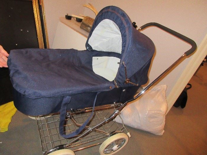 Emmaljunga baby buggy with the toddler attachment too