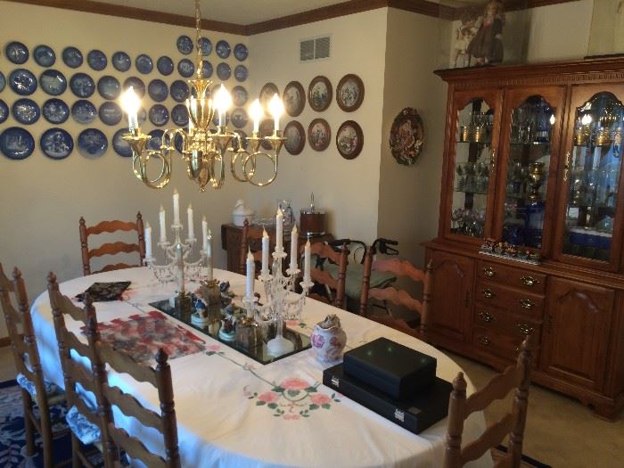 Tell City Dinning Room Table and Chairs