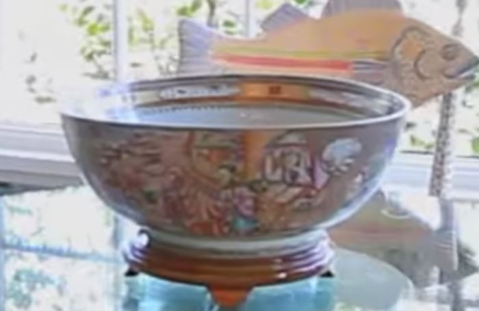 18thC Chinese export punch bowl
16” dia
