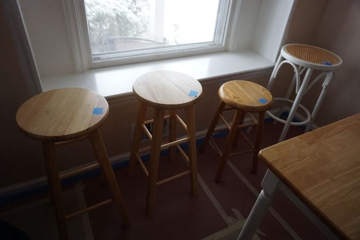 FOUR COUNTER STOOLS