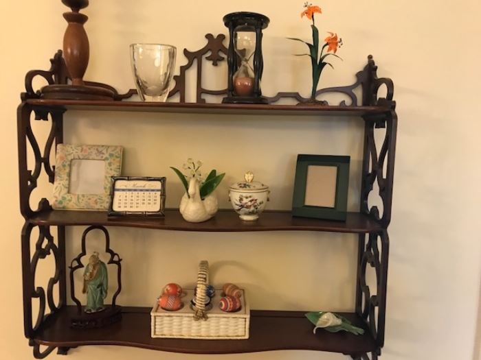 Hanging Chinese Chippendale shelf