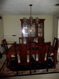hutch / table and 6 chairs /rug