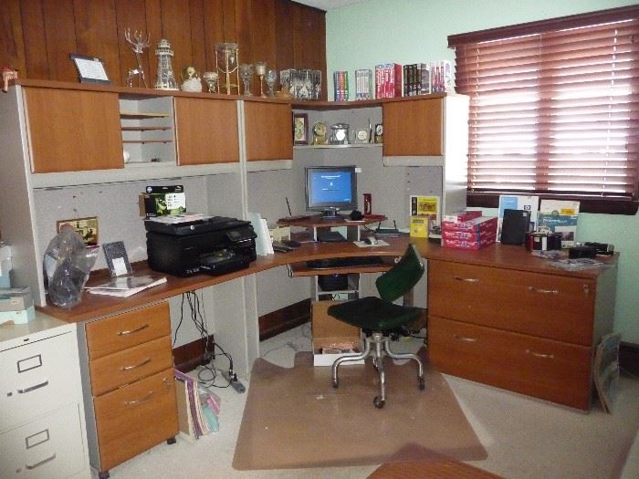 MORE ! office / computer Windows 10 cleaned / large desk set up ETC