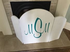 Screen monogrammed 