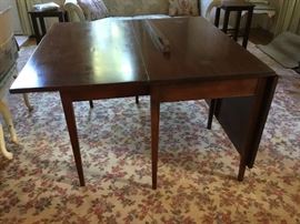 Pen broke style Mahogany antique drop leaf table