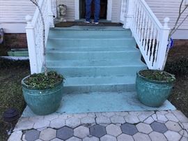 Two glazed pots turquoise