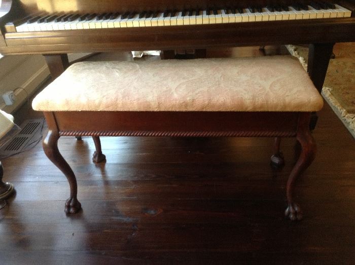 QUEEN ANNE PIANO BENCH