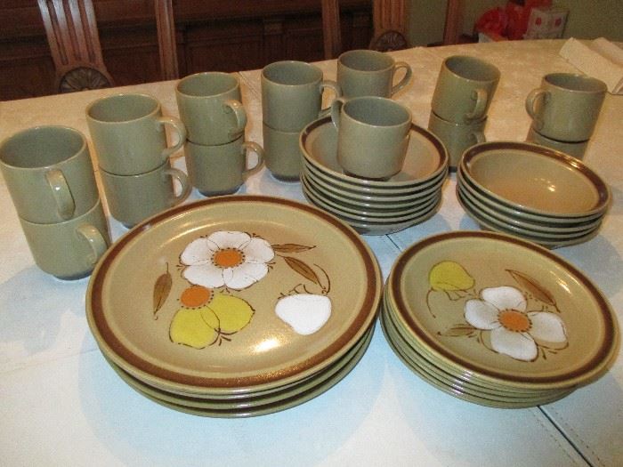 Set of vintage dishes