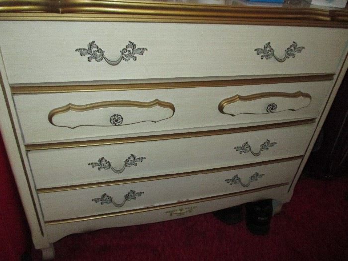 Vintage French Provincial Dresser