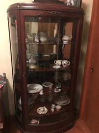 Curved glass display cabinet 