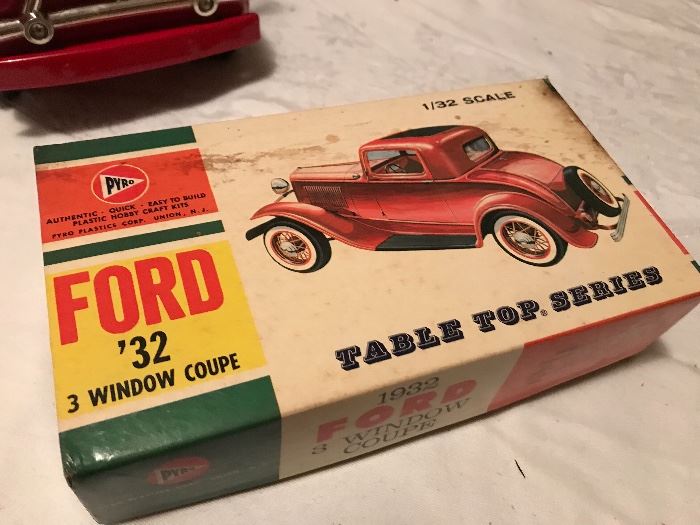 Ford '32 Three Window Coupe model in box 