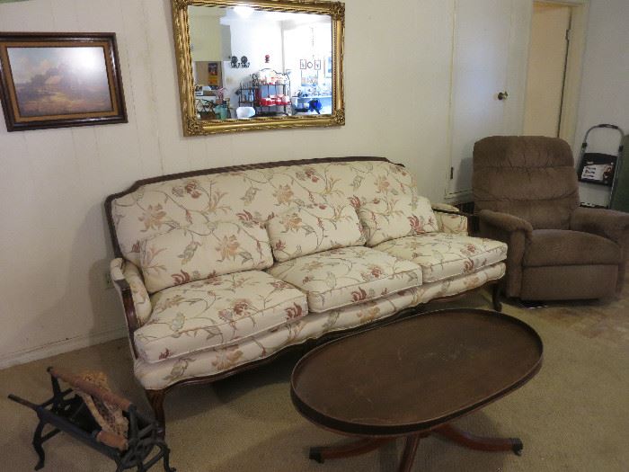 Nice Living Room Furniture. We Also Have A Nice Brown Upholstered Lift Chair That Is Not Pictured.