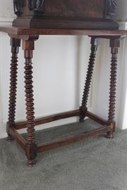 Antique Mahogany Twisted Leg Table 