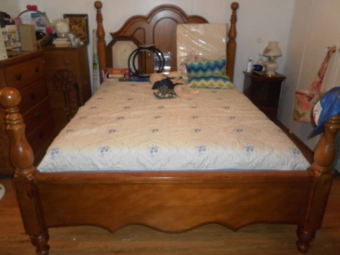Queen adjustable bed with temper pedic cloud mattress