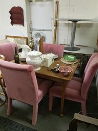 Dining Room Table / Upholstered Chairs / Dishware