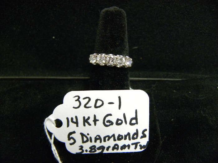 14kt Gold w/5 Diamonds Ring