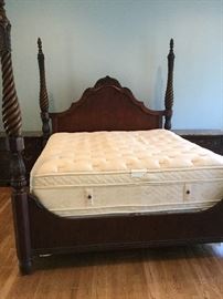 CENTURY KING SIZE POSTER BED