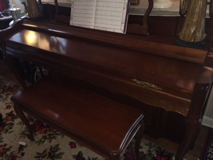 Kholer and Campbell piano with piano bench . Beautiful condition~