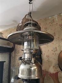 hanging kerosene lamp 
