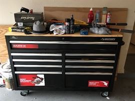 Husky Tool Box like New condition. Tools inside all the drawers not included . Sold separetly.