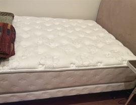 Queen size Simmons Beautyrest firm mattress & low-profile box spring (Manuf. 3/2012) 