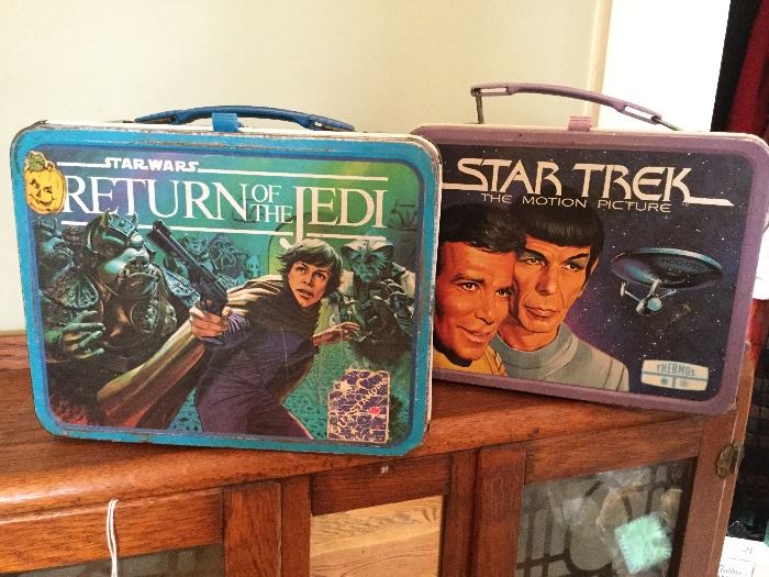 Return of the Jedi lunch box contains original thermos. Star Trek lunch box.