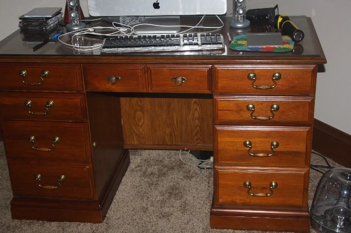 KITTLES DESK WITH GLASS TOP