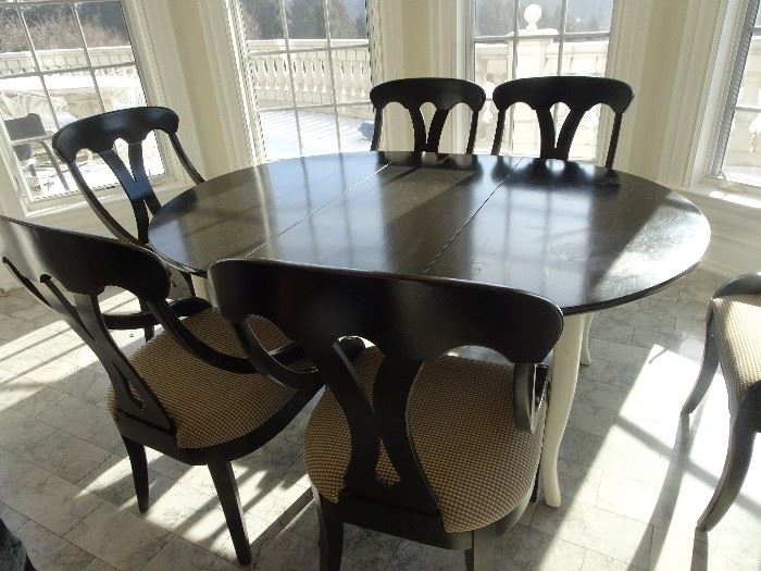 Raymour & Flannigan Dining Table with 6 Chairs
