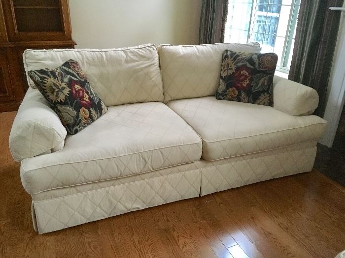 Shabby chic, cottage style sofas 