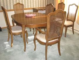 Dining table/6 chairs/ 3 leaves