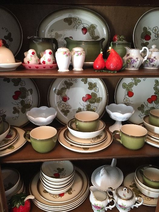 Poppy Trail by Metlox dinnerware-strawberry pattern