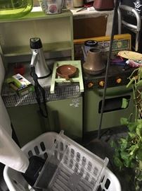 vintage metal childrens kitchen playset