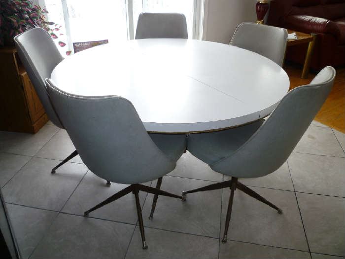 WHITE FORMICA TABLE W/5 CHAIRS