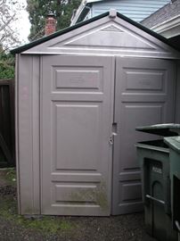 Rubbermaid outdoor shed - approx 6 x 8'