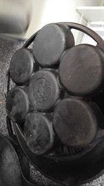 Lodge cast iron muffin pan