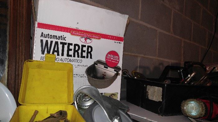 Automatic wateter