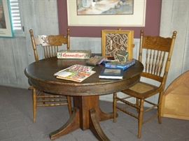 ANTIQUE TIGER OAK TABLE