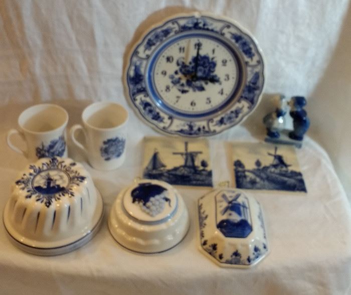 Blue and White Decor:  Delft Blue and Bone China   http://www.ctonlineauctions.com/detail.asp?id=678283