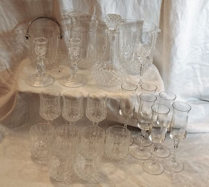 Crystal Stemware and Barware Galore!   http://www.ctonlineauctions.com/detail.asp?id=678273