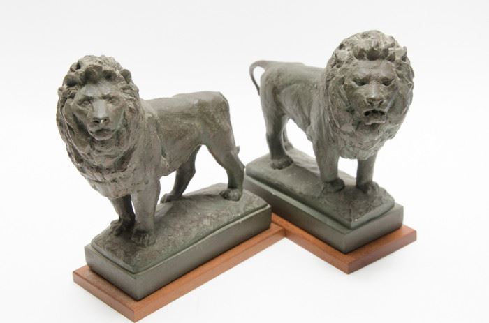 Art Institute of Chicago Lion Statue Reproduction Bookends     http://www.ctonlineauctions.com/detail.asp?id=678408