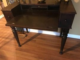 2FURNITUREADeskAntqiue