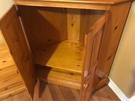 8FURNITURECORNERCabinet