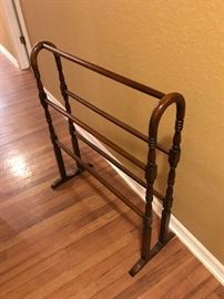 30FURITUREBlanketHolder