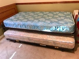 40FURNITURETrundleBed